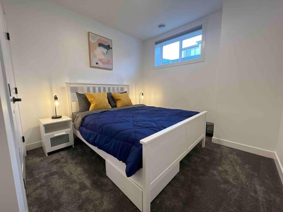 Newly Built 2 Bedroom Suite With Free Parking - Close To Banff National Park, YYC 외부 사진
