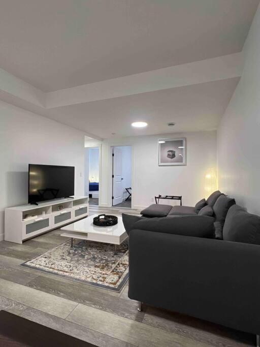 Newly Built 2 Bedroom Suite With Free Parking - Close To Banff National Park, YYC 외부 사진