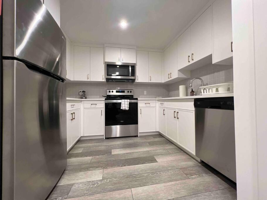 Newly Built 2 Bedroom Suite With Free Parking - Close To Banff National Park, YYC 외부 사진